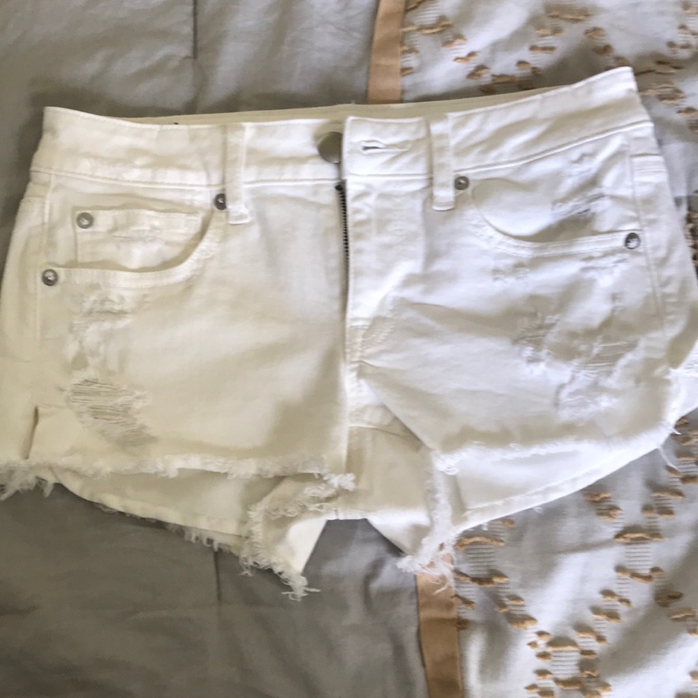 American Eagle White shorts